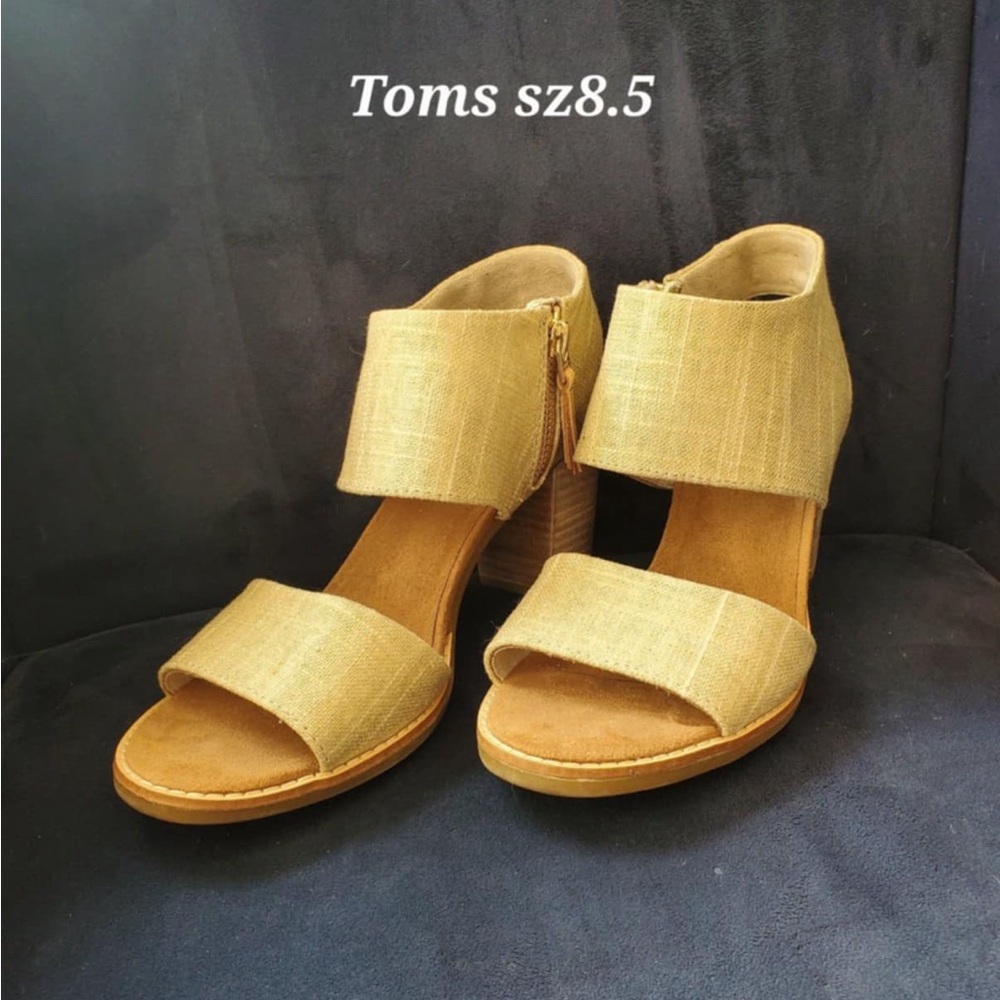 Toms 8.5 Natural & Gold Heel Sandal 3”